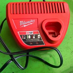 Milwaukee M12 Charger 