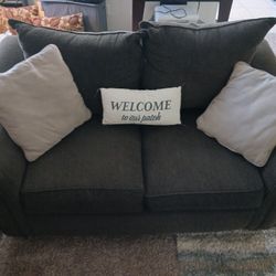 Spotless Large Gray Loveseat NO ISSUES PERFECT CONDITION CLEAN  $150 Can Help Load 