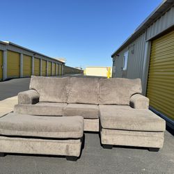 Gray Sectional With Ottoman (WILL DELIVER)