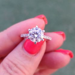 2 CT. Middle Stone Round Cut Mossianite Ring.... S4.5