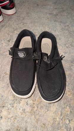 Men’s Hey Dudes sz8