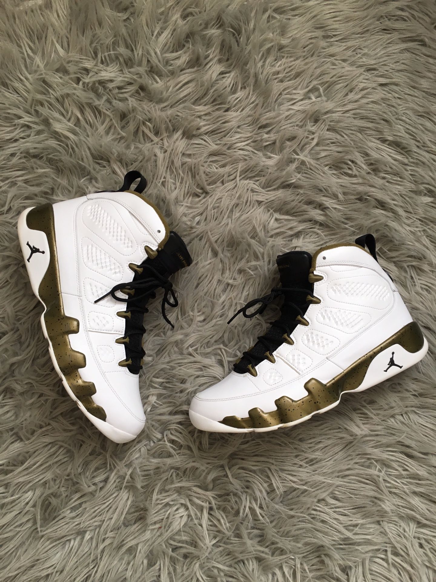 Nike Air Jordan 9s Retro Statue (Sz 10)