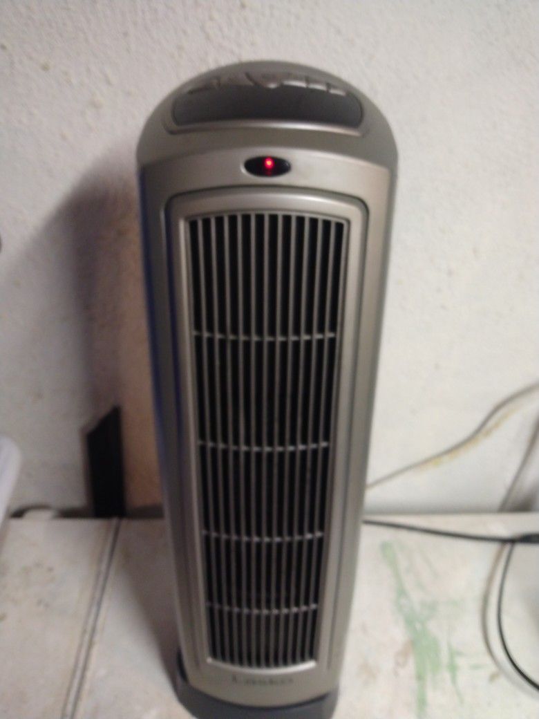 Lasko Oscillating Space Heater