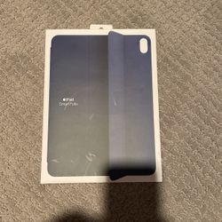 iPad Air (4)  -apple Cover, Barely Used!!