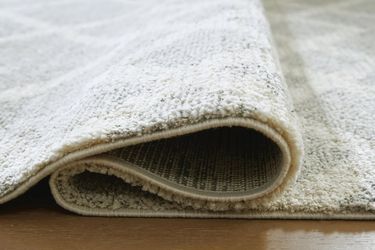 8' x 10' Unawick Large Rug, New!