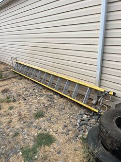 Warner 28 ft extension ladder