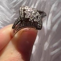 Sterling Silver Ring With Gold Accents And Real Diamond Chips In It