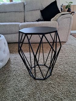 Accent table