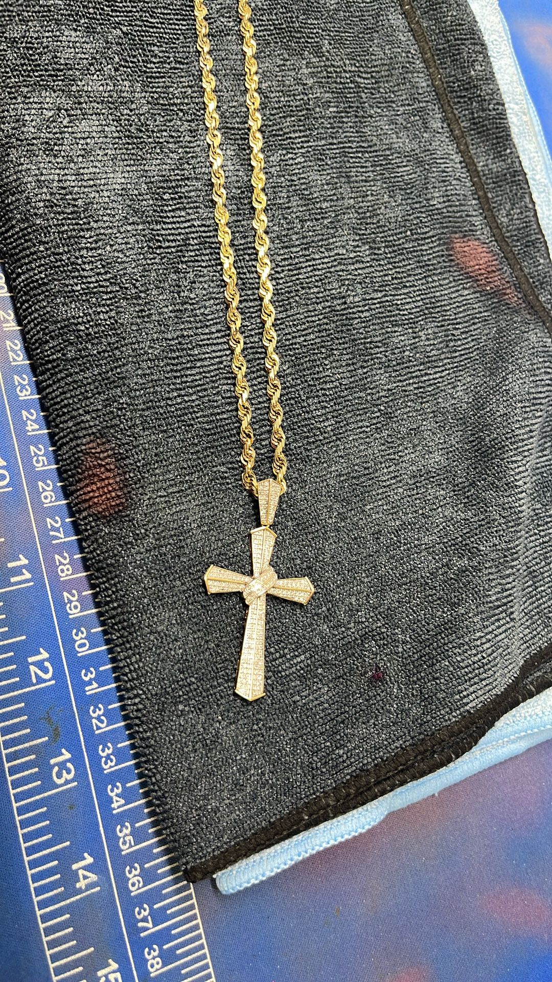 10k Solid Rope Chain Cross Pendant ( Weight And Length In Pics)