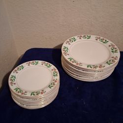 Vintage Gibson Designs Houseware Christmas Dinner Plates