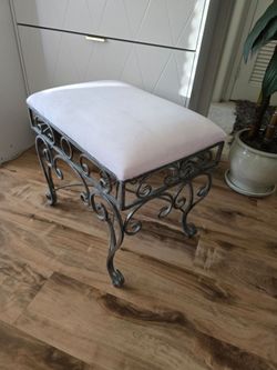Vanity bench / pink velvet