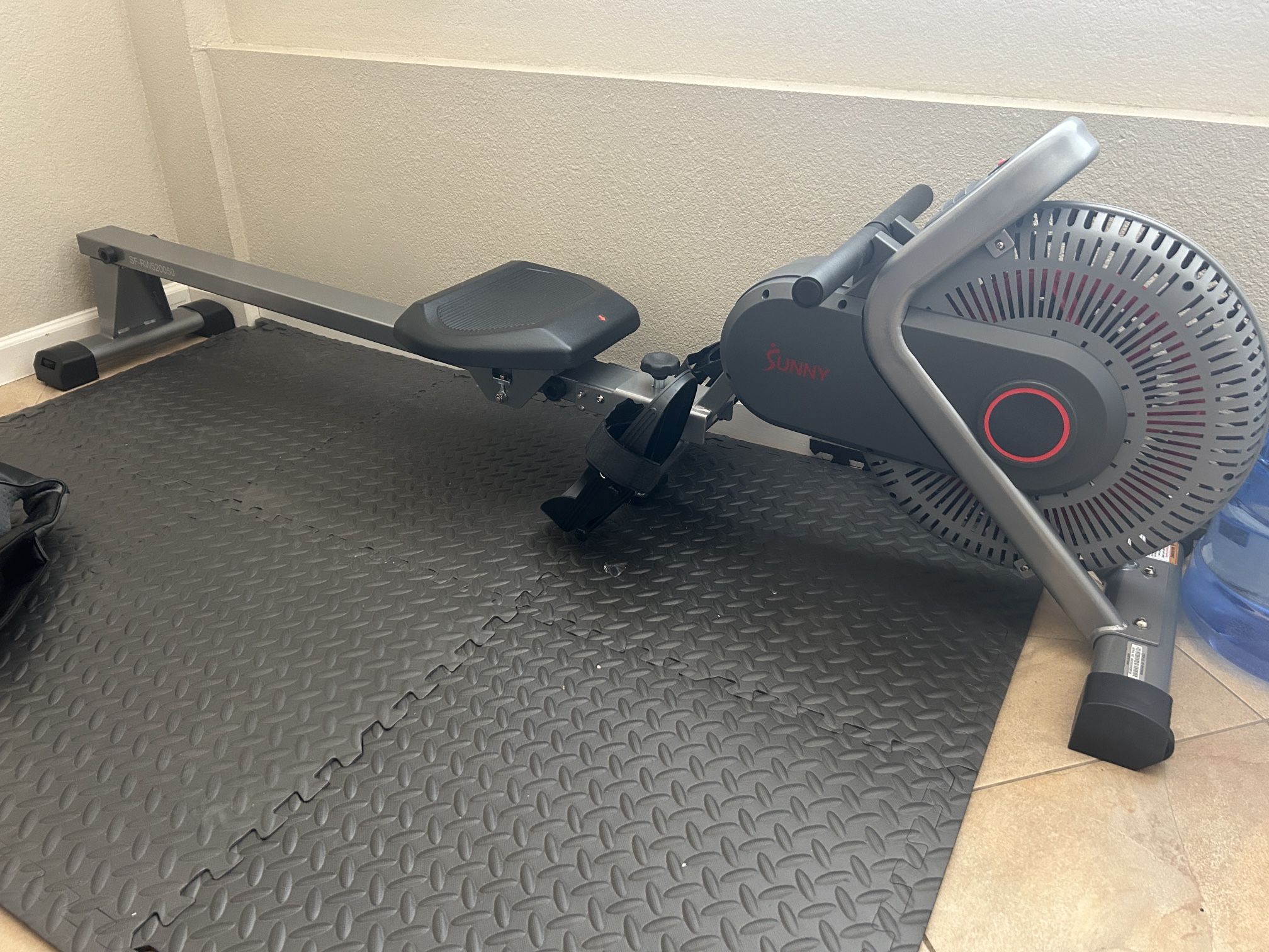 SUNNY ROWING WORKOUT MACHINE