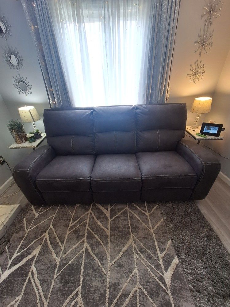 Like New Reclining Couch, Barely Used! Moving!!