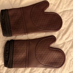 Silicone Pair Of Oven Mitts Bbq Grill $10