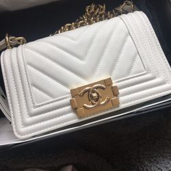 Chanel Cosmetic Beauty Bag. White for Sale in Oakland Park, FL - OfferUp