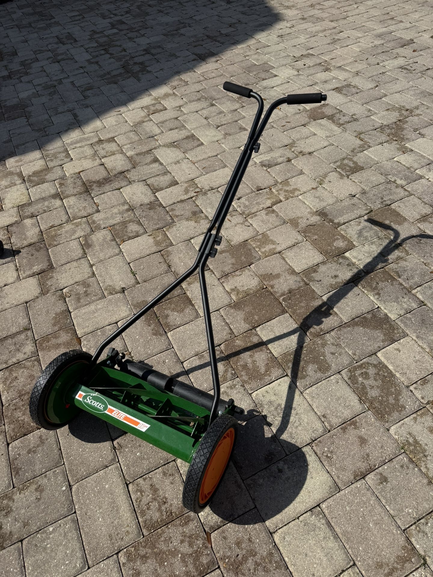 Scott Elite 16” Lawnmower
