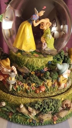 Snow White And Seven Dwarfs Snowglobes