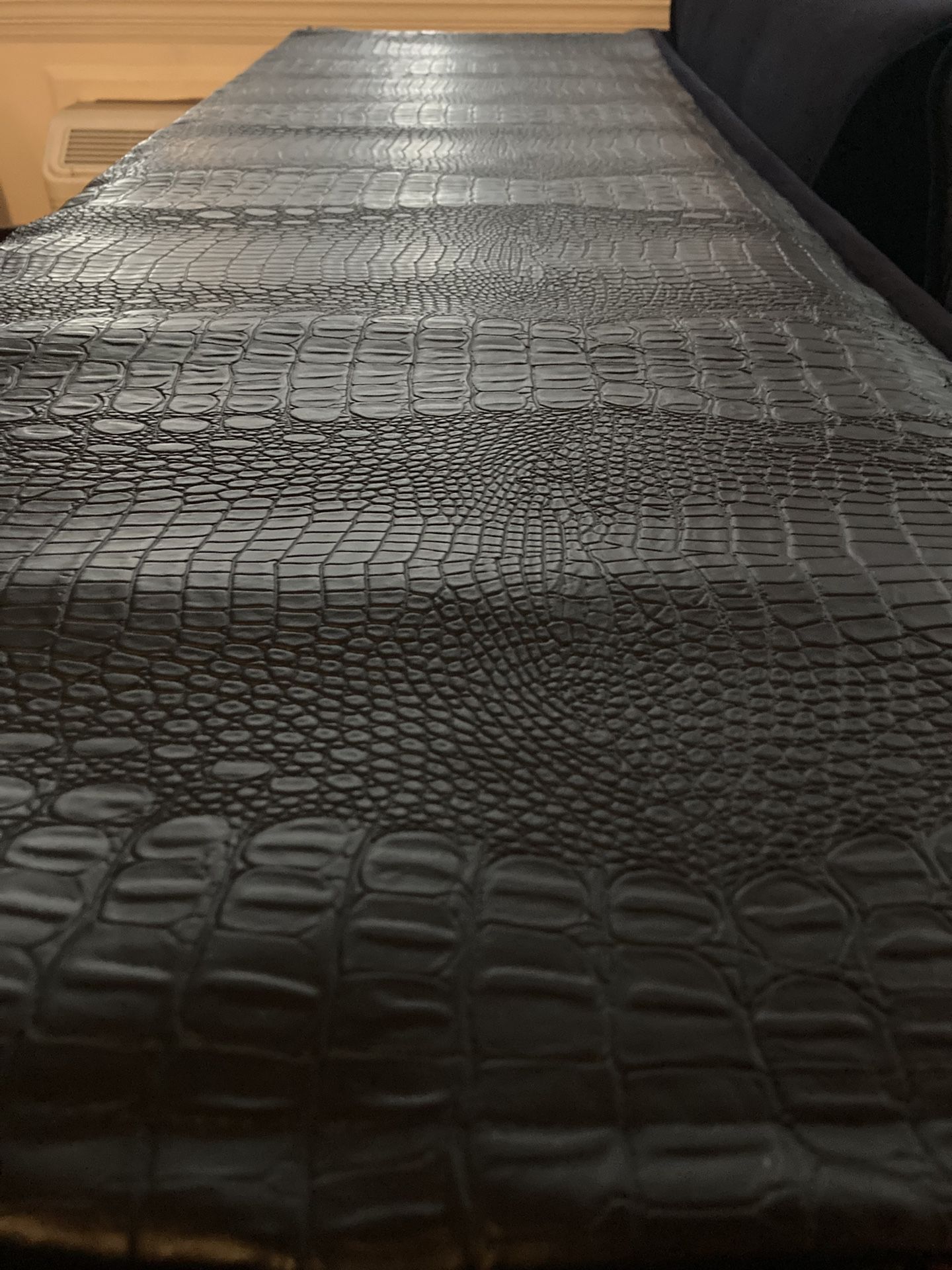 Alligator Textured Table Runner