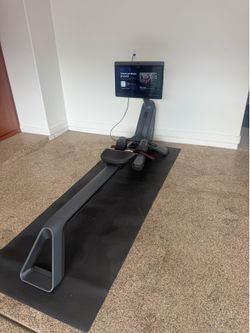 Peloton Rower/Rowing Machine with 24" Screen-  Like New