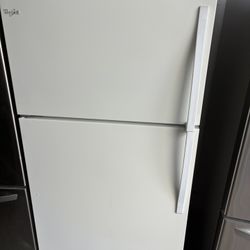 REFRIGERATOR WHIRLPOOL 33”