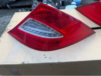 Right tail light for 2010 Mercedes Benz cls550 tail light