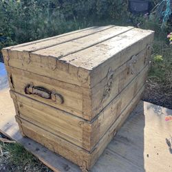 Vintage Trunk $25
