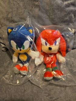 Sonic or tails plush