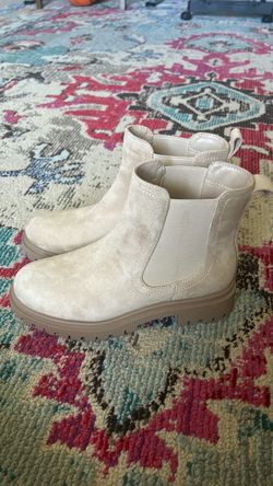 Old Navy Taupe boots size 7 women’s