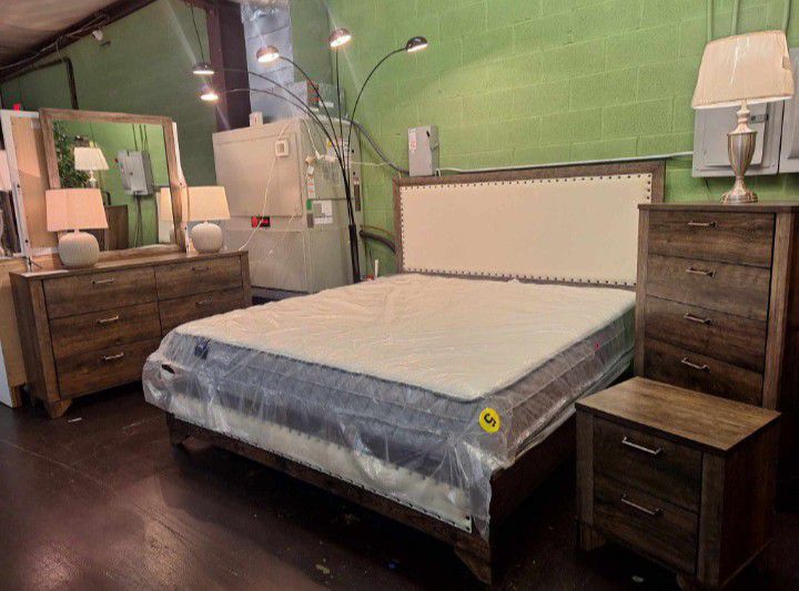New King Size Five-piece Bedroom Set With Dresser Mirror Nightstand Chest Without Mattress And Free Delivery