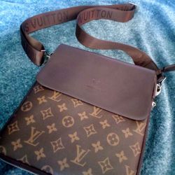 Louis Vuitton Mens Bag for Sale in Costa Mesa, CA - OfferUp