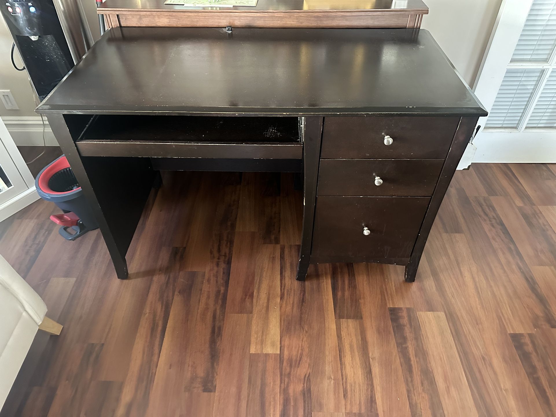 Desk *MUST GO*