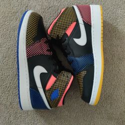 Air Jordan Retro 1 Mid Size 7 Youth/8.5wmns