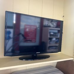 Samsung 32-inch Class LED-LCD HDTV, likely model UN32EH5300 or UN32H5203