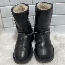 UGG Australia 1005372 Classic  Leather Shearling Boots Womens Sz. 6