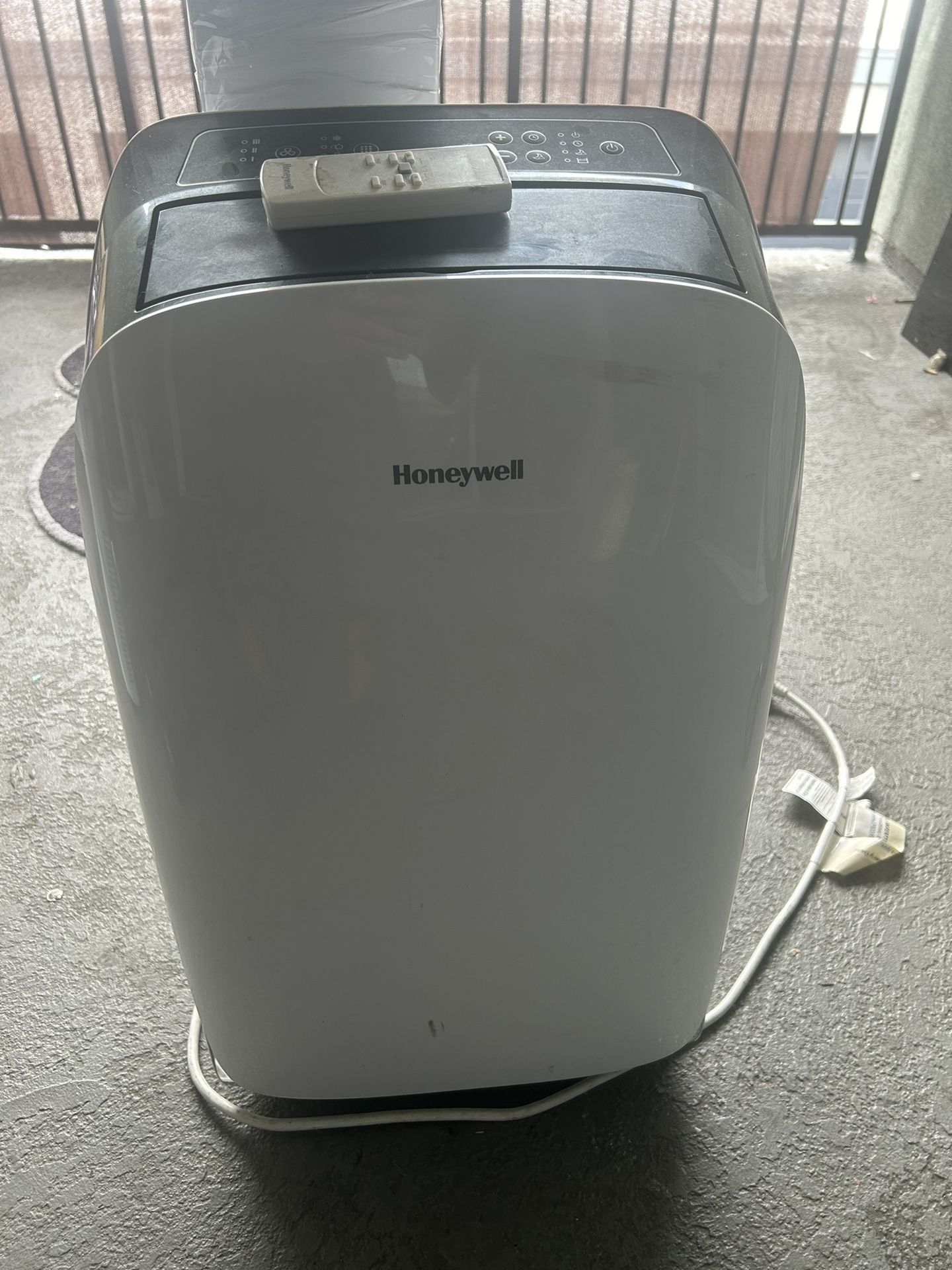 Honeywell Air Conditioner HL Series HL12CES 450-550 SQ Ft