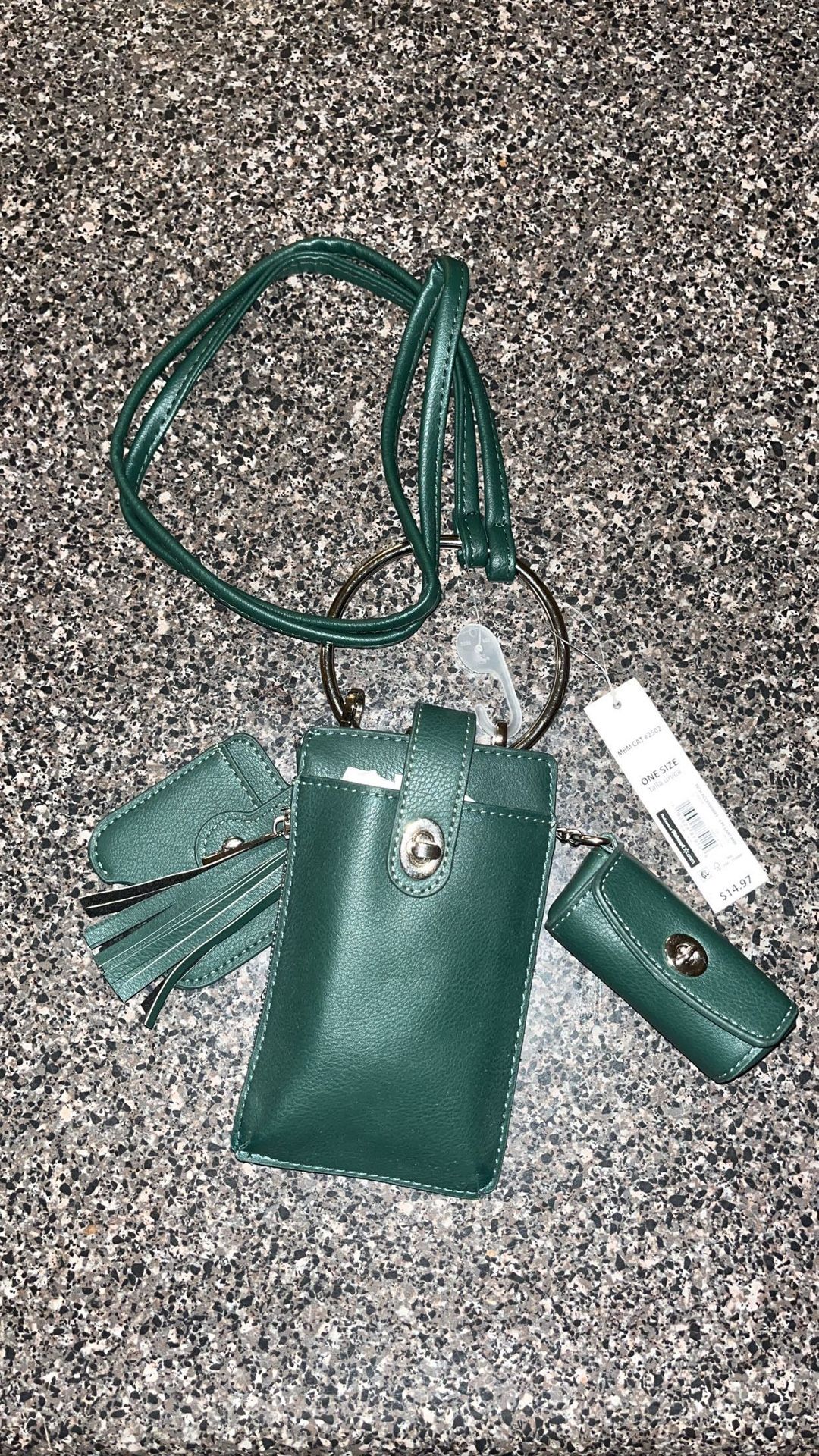 No Boundries Hunter Green 4 piece Lanyard/Ring Purse