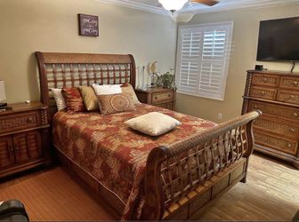 Queen Size Bedroom Set ( Deliver Available) 