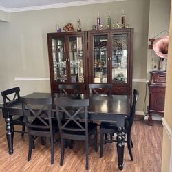 Pottery Barn Dinning Table and 6 chairs