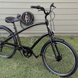 Electra Townie 7d eq model with generator front hub to run front and rear lights good condition these are over $800 with tax 
