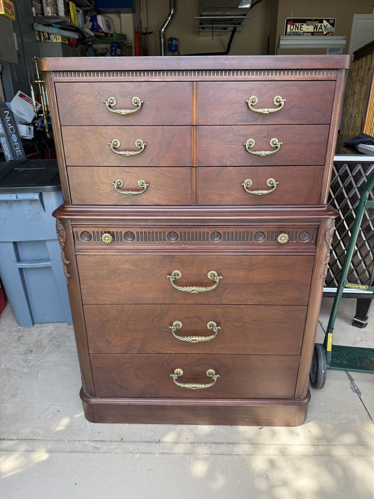High-boy federalist dresser in excellent like new condition