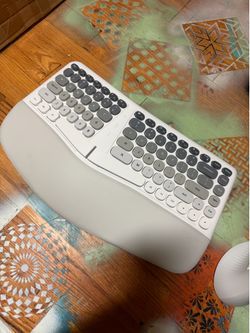 New Microsoft Ergonomic Keyboard + Matching Mouse – White/Gray Set