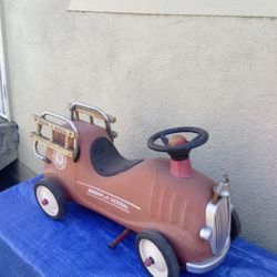 Radio Flyer Fire Truck Ride On Toy 
