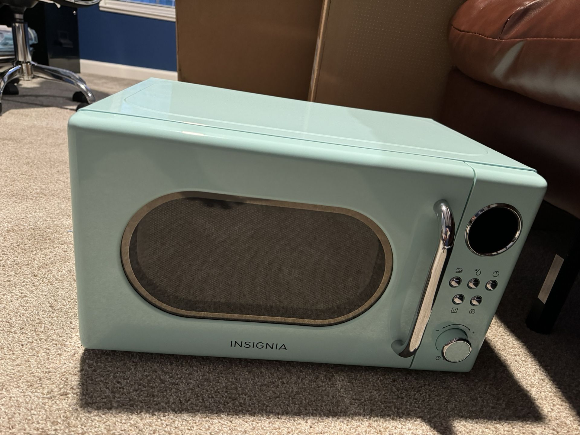 Insignia Retro Microwave