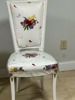 FREE 2 Chairs
