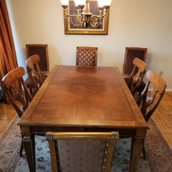 A stunning Ethan Allen Henley dining room set in excellent condition.