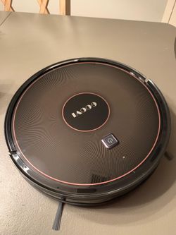 Goovi Robot Vacuum in Black Model D382