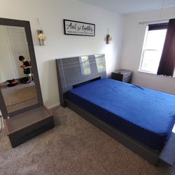 Bedroom Furniture Set