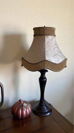 Lamp w decorative shade