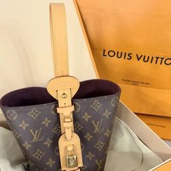 LvBucket women's bag