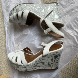 Clarks Women's Platform Wedge Sandals White